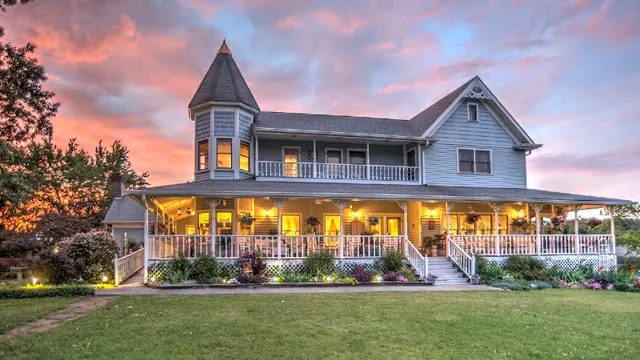 Blue Mountain Mist Country Inn and Cottages