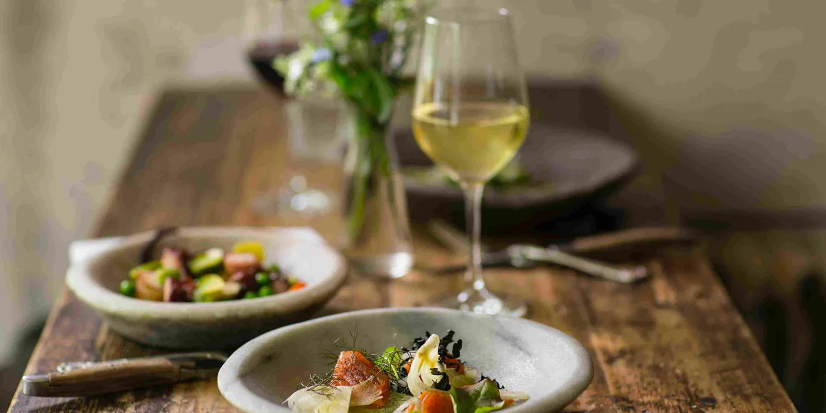4 Romantic Restaurants Near Wander Hudson Ridge