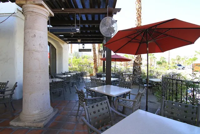 Stuft Pizza Bar & Grill