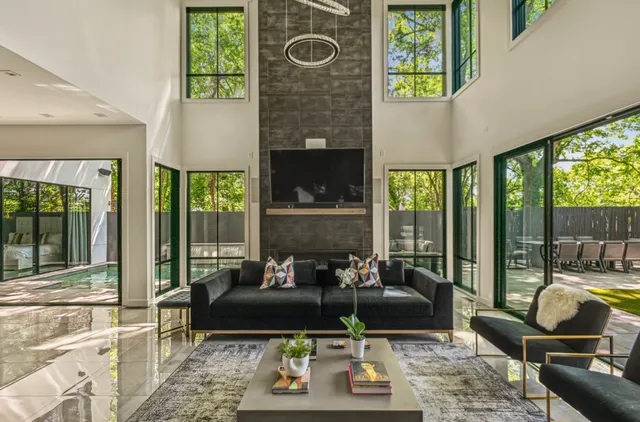 Atlanta Showpiece property photo 3