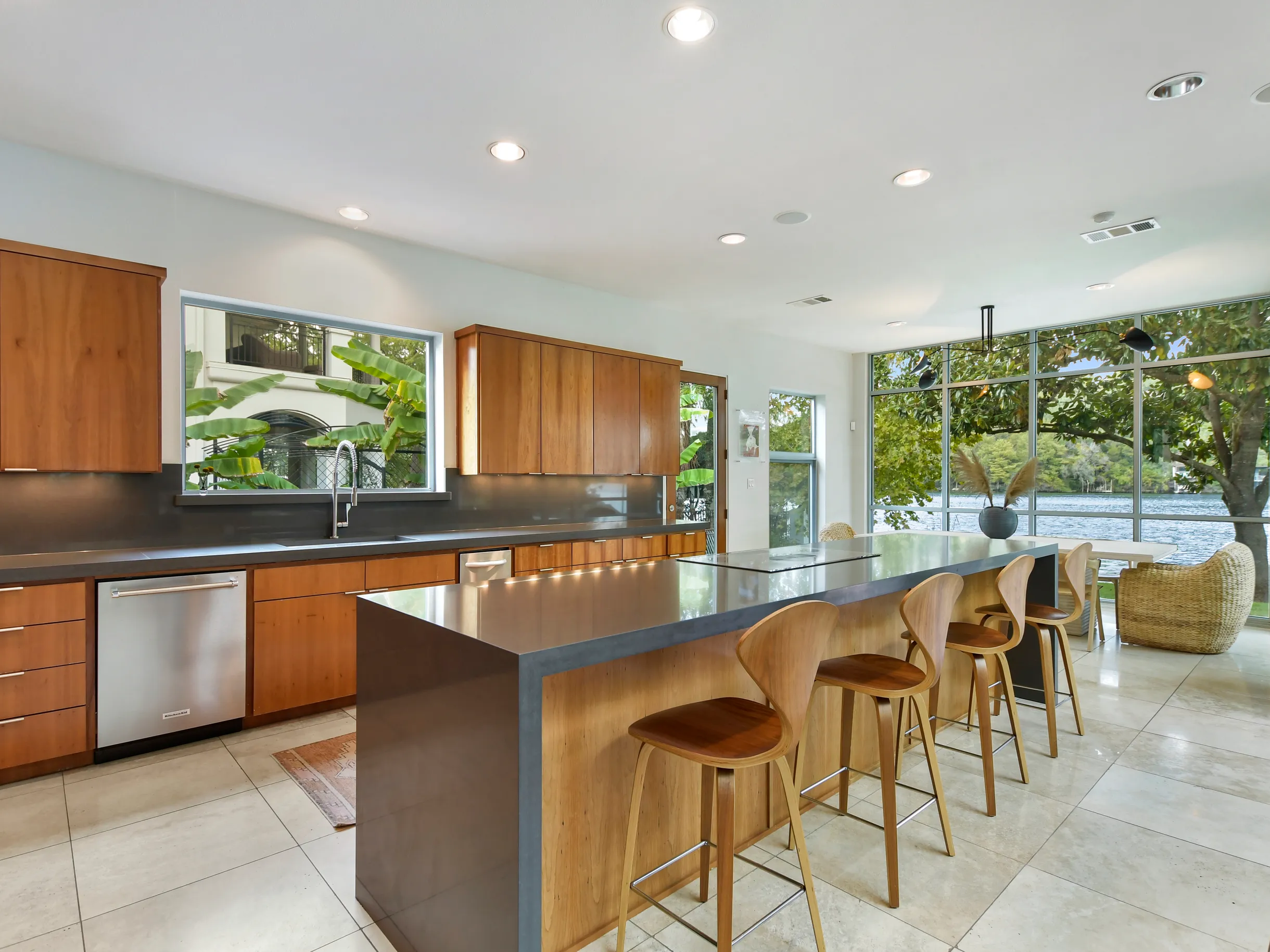 Wander Austin Emerald #13