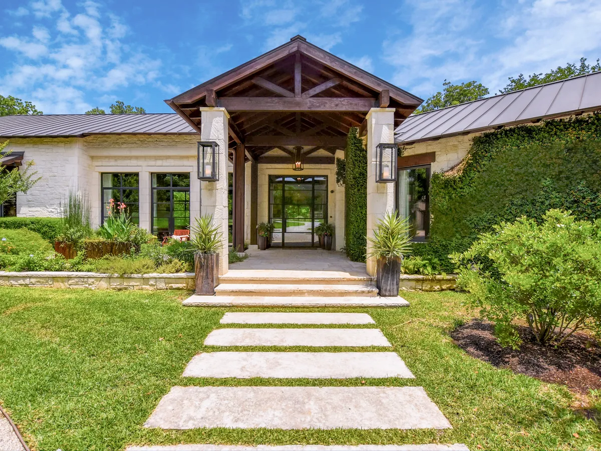 Wander Austin Riverstone