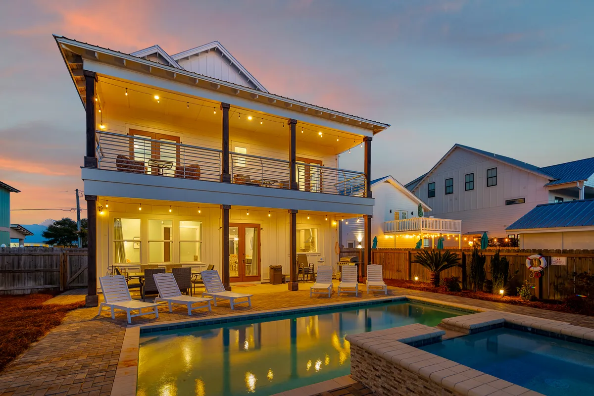 Wander Destin Beach – 8 Bedroom Vacation Rental in Destin, Florida | Wander, image size:1200x800