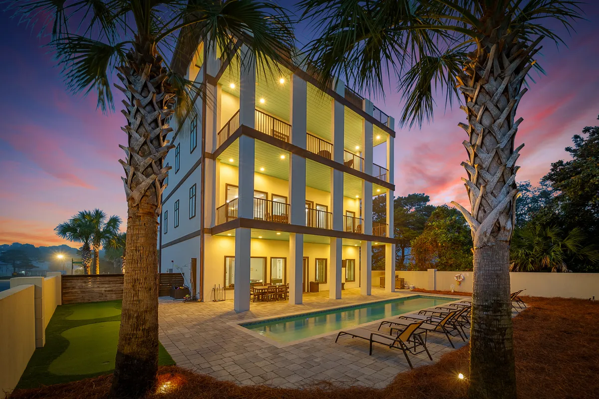 Wander Miramar Heights