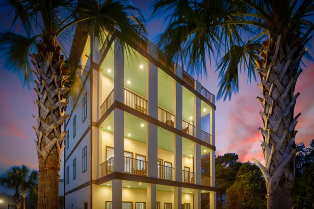 Wander Miramar Heights