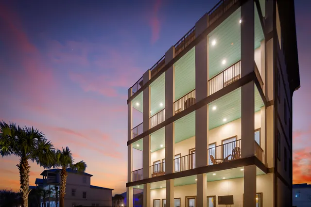 Wander Miramar Heights