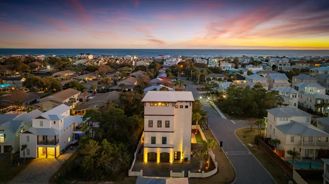 Wander Miramar Heights