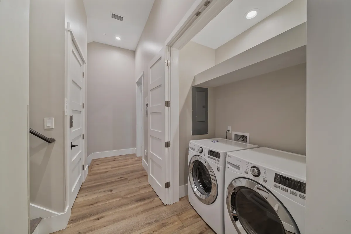 Wander Miramar Heights