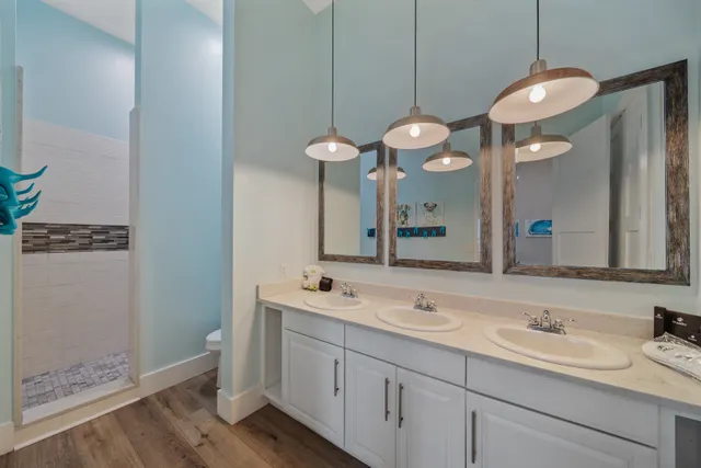 Wander Miramar Heights