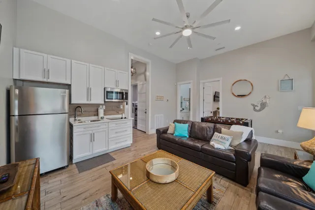 Wander Miramar Heights