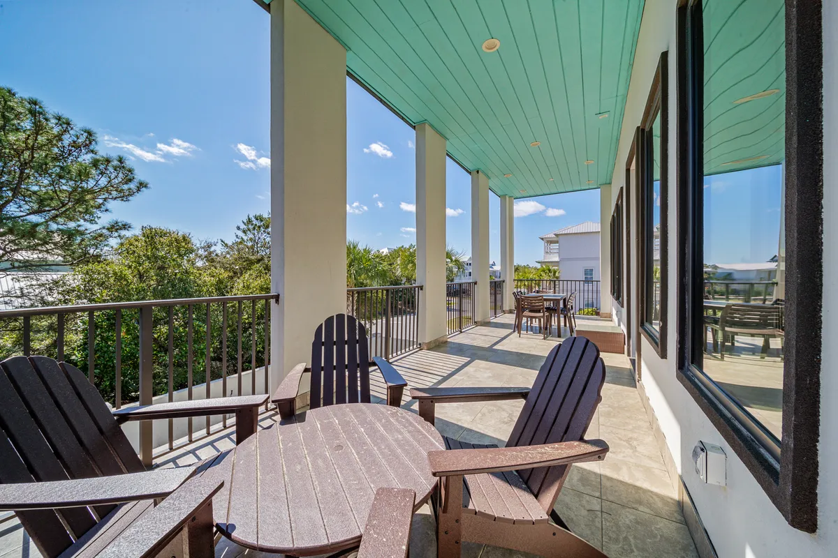 Wander Miramar Heights