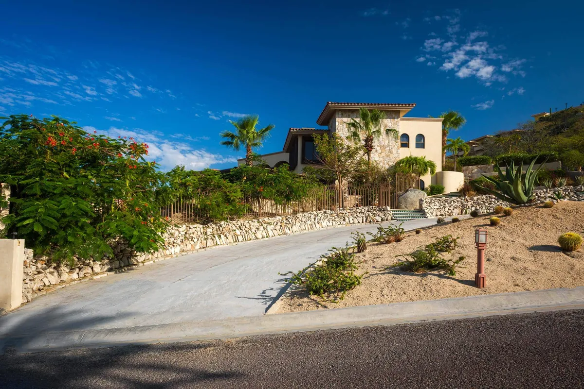 Wander Cabo Crest #38