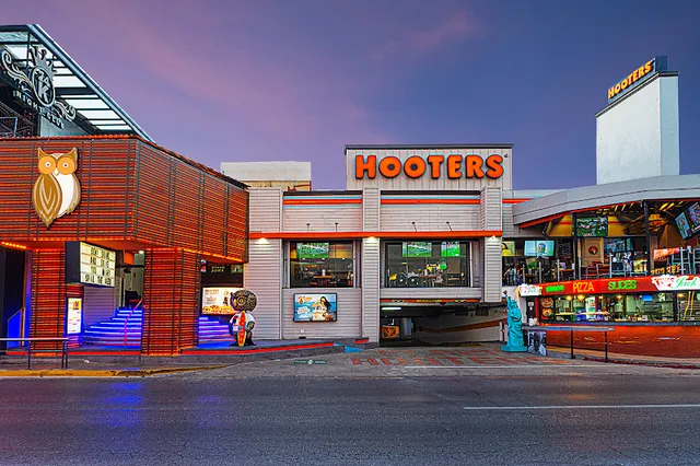 Hooters