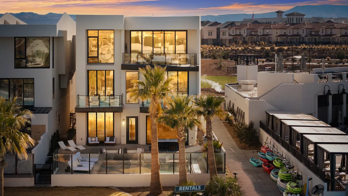 Wander St. George Vista