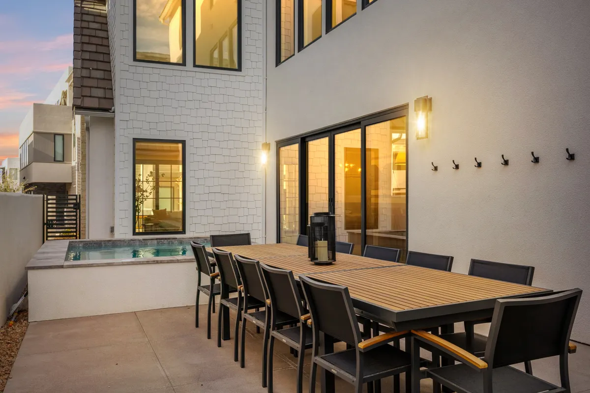 Wander St. George Lotus