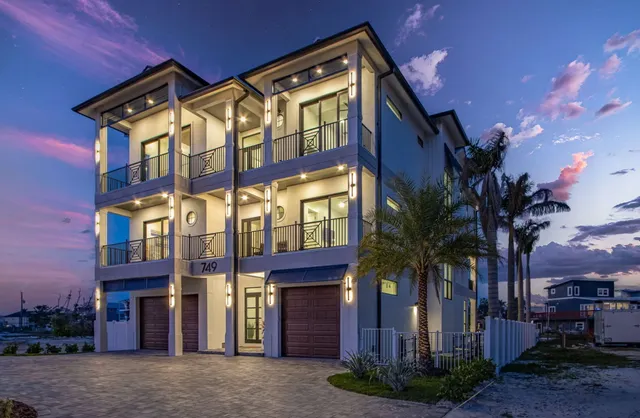 image for Wander Fort Myers Oasis