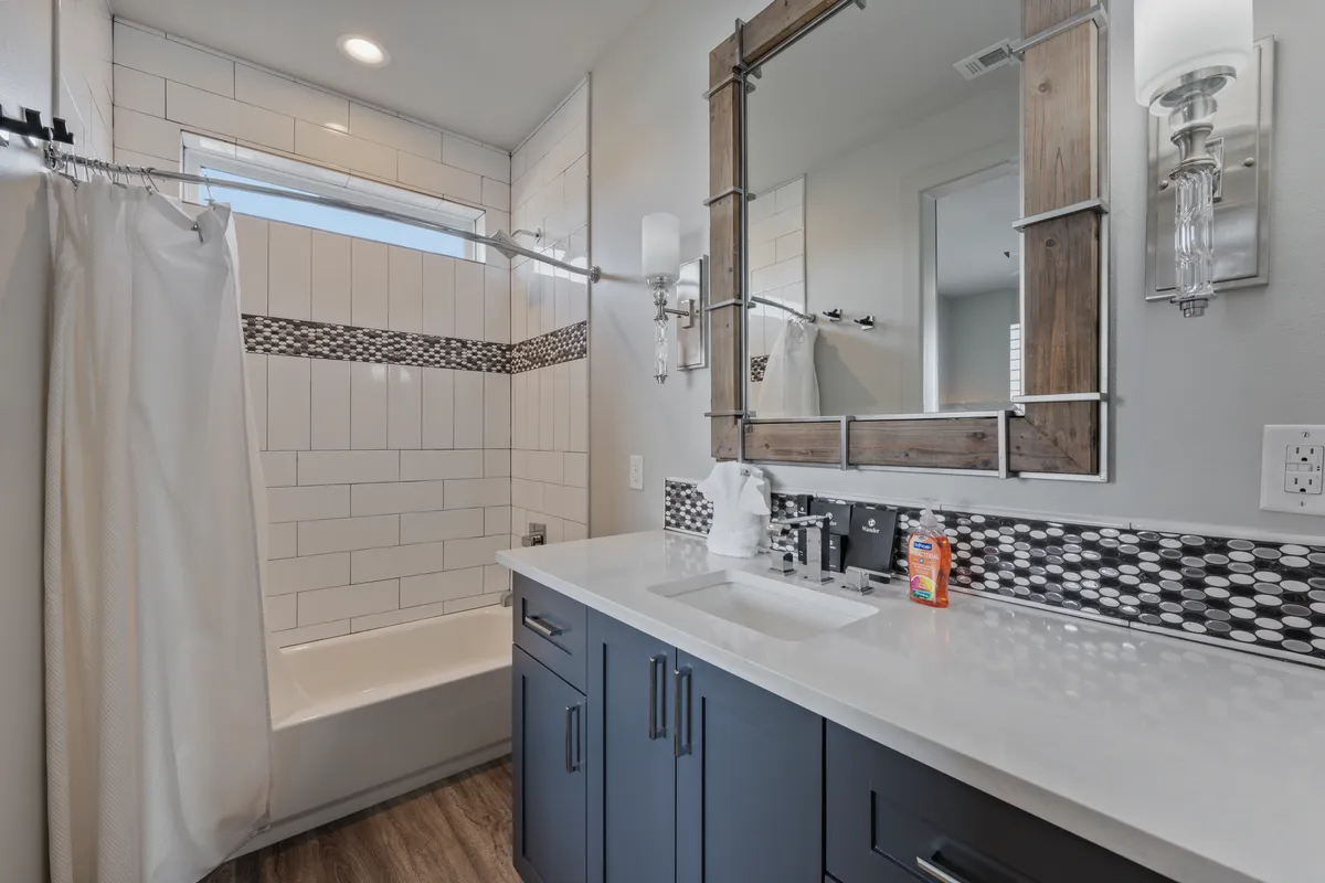 Wander Lake Buchanan