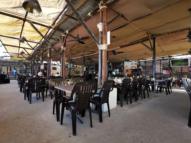 Zipper's Bar and Grill