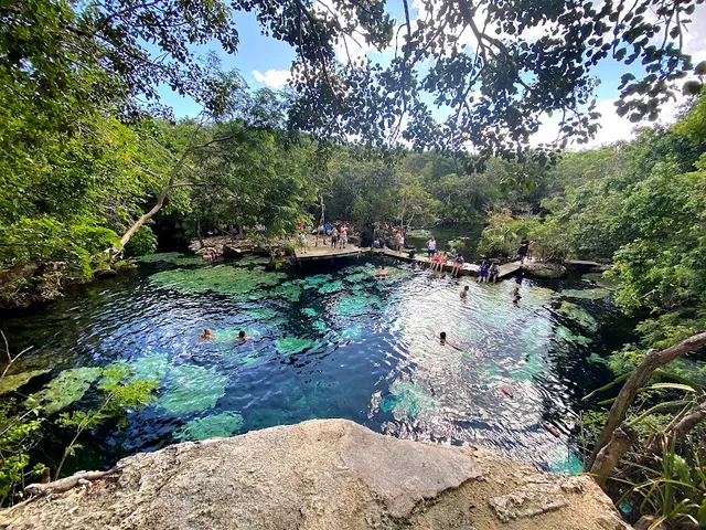 Cenote Azul