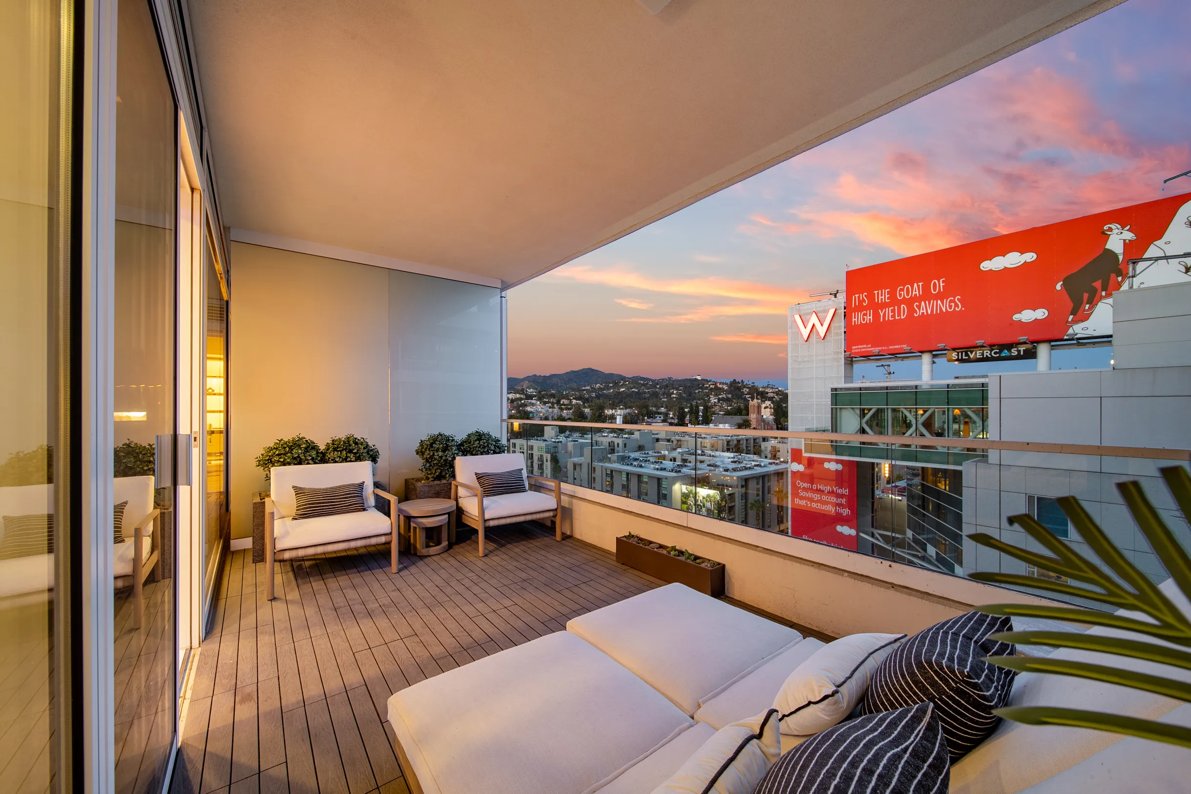 Wander Hollywood Penthouse #9
