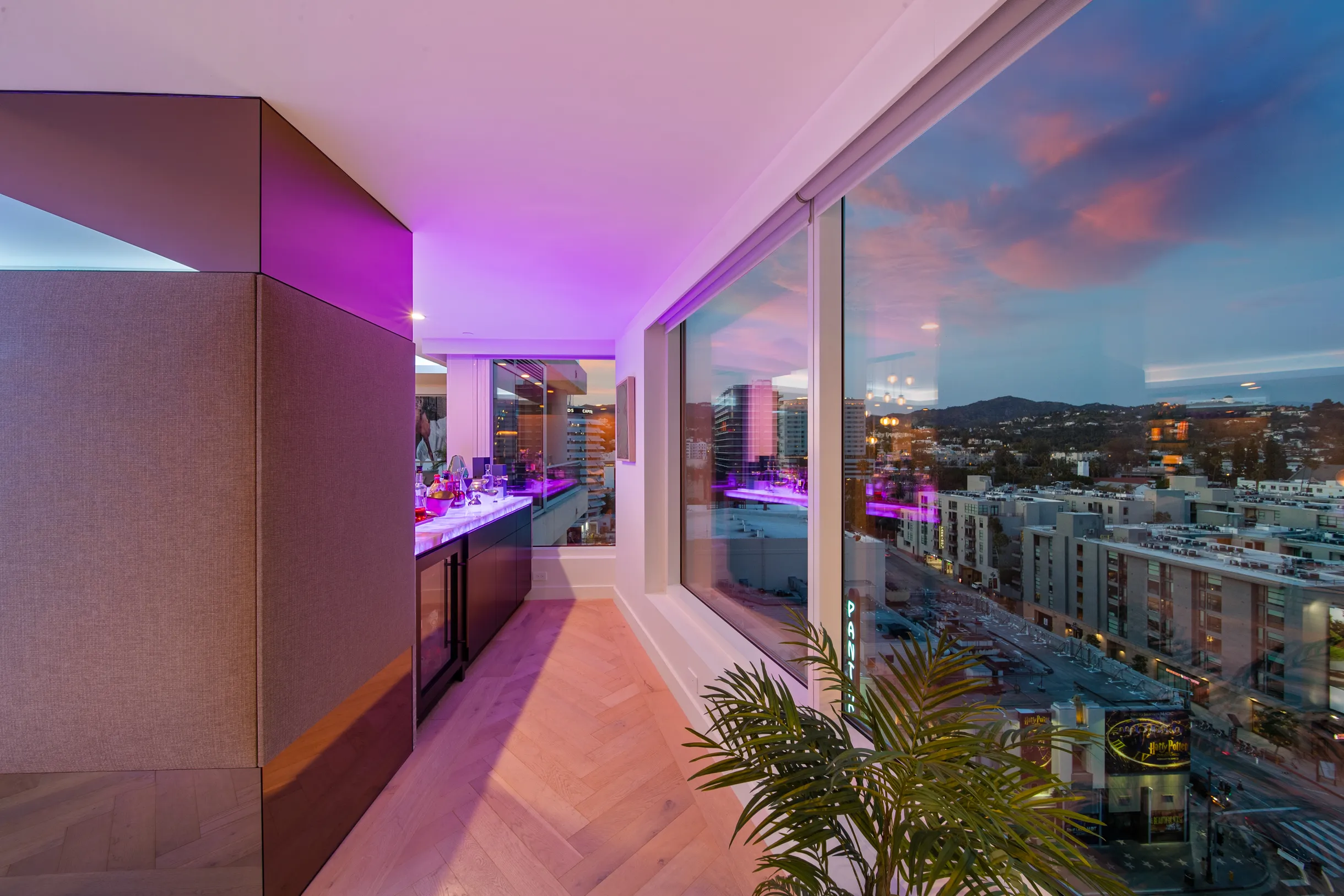 Wander Hollywood Penthouse #39