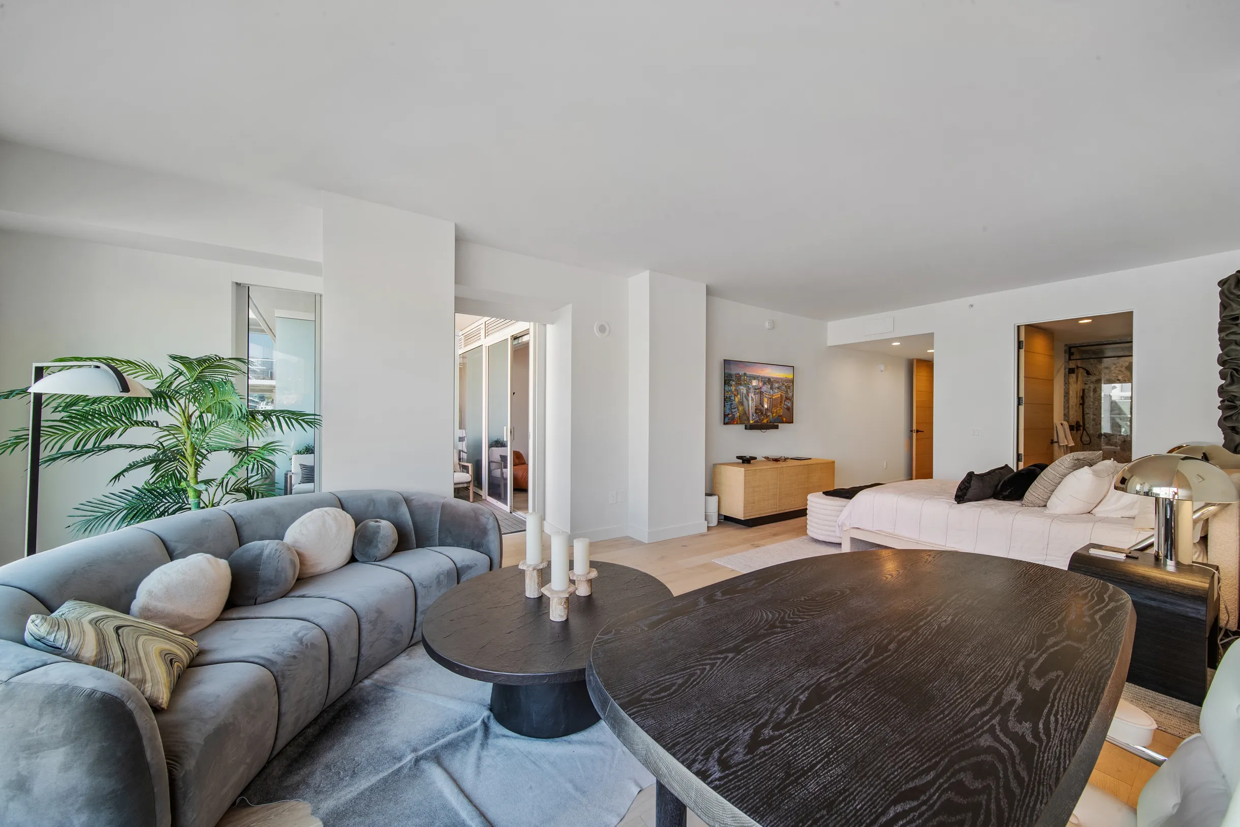 Wander Hollywood Penthouse #70