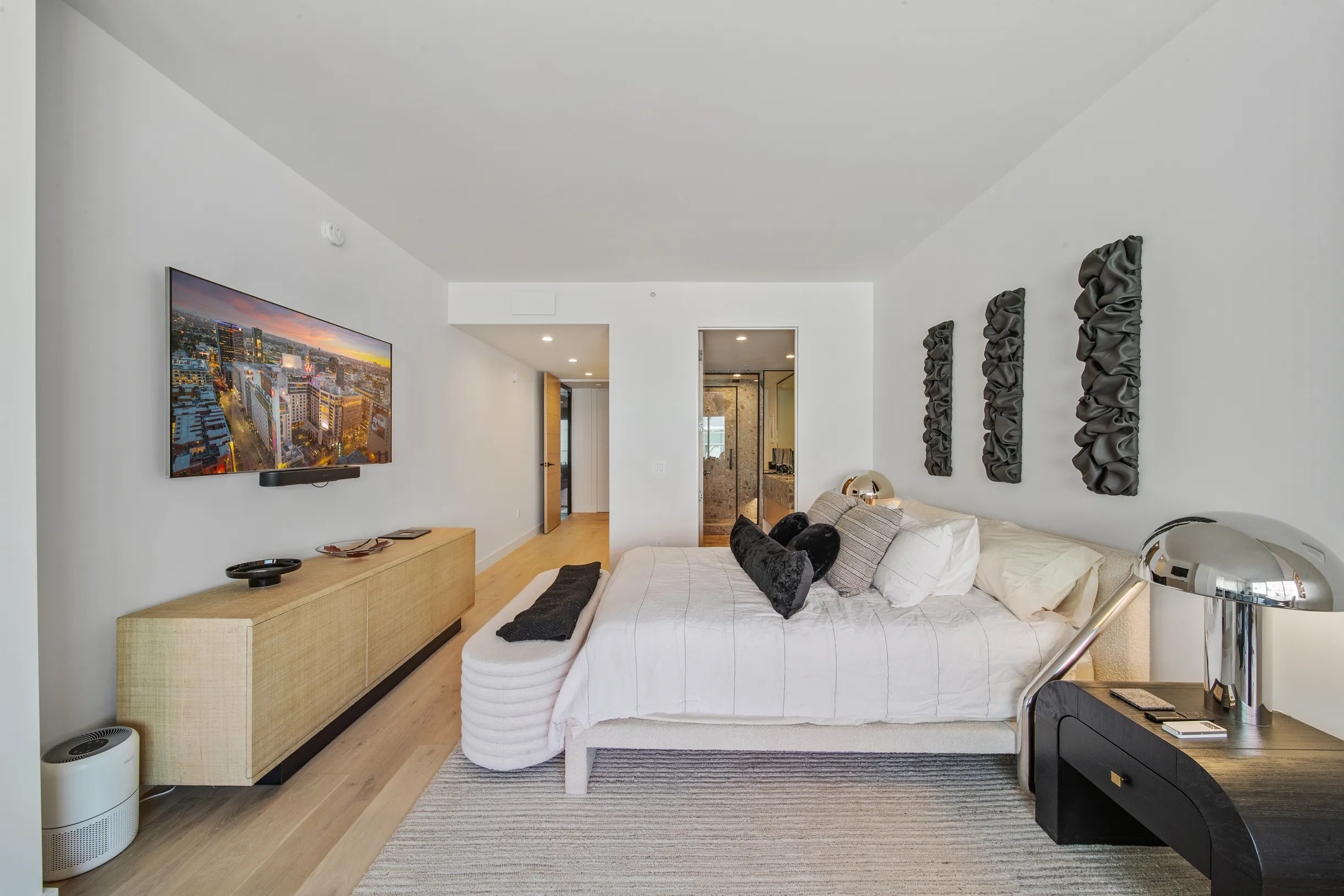 Wander Hollywood Penthouse #62