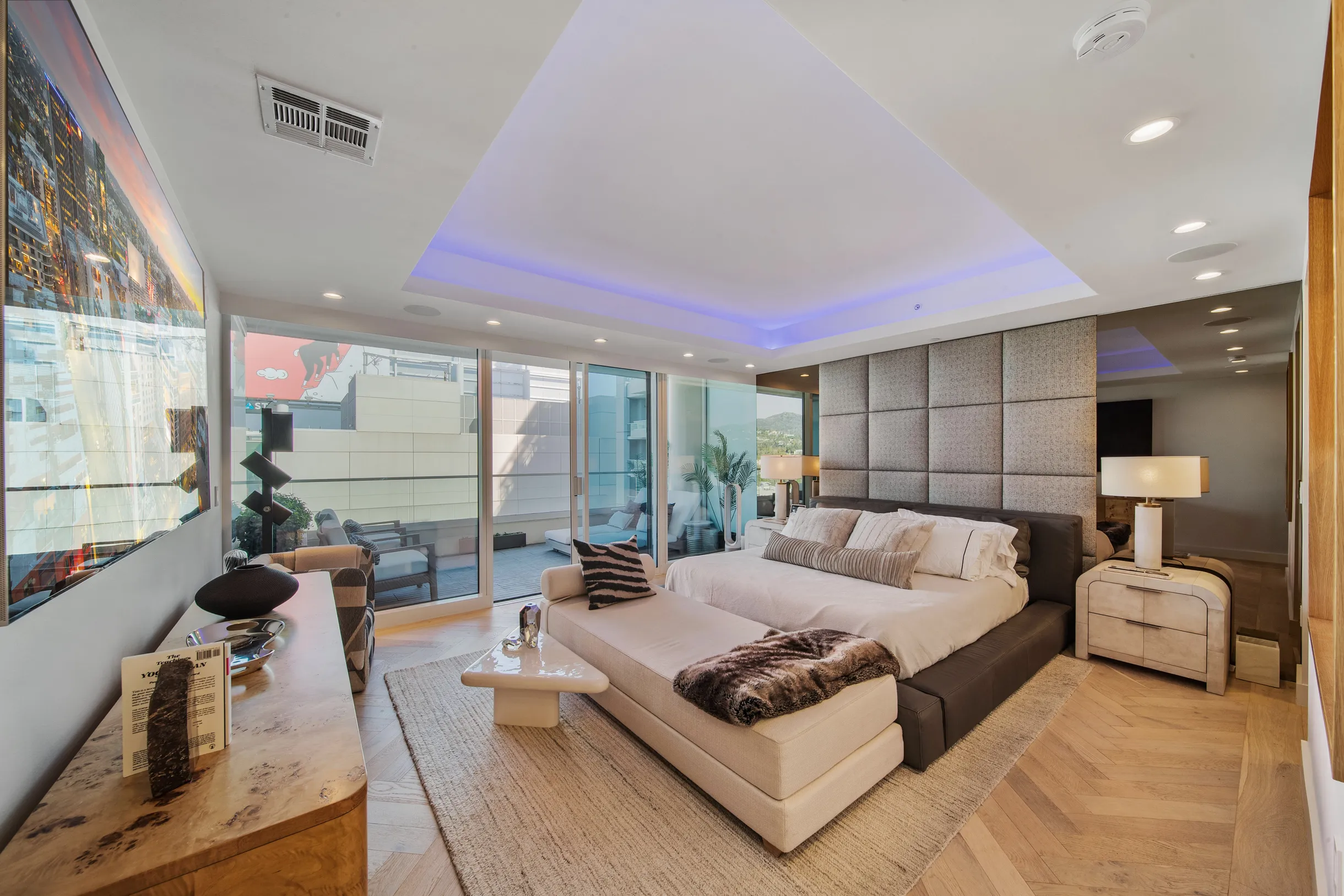 Wander Hollywood Penthouse #12