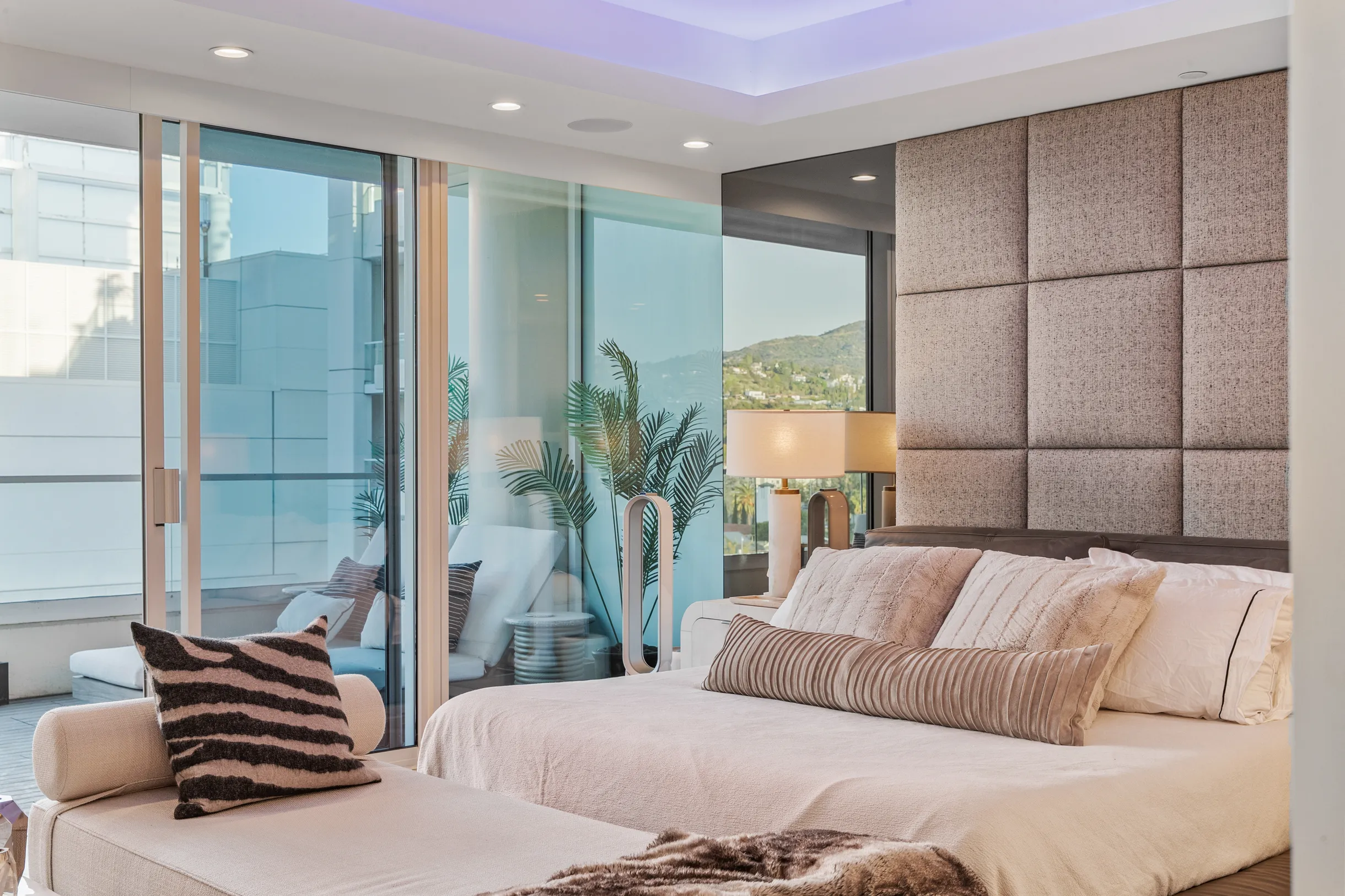 Wander Hollywood Penthouse #53