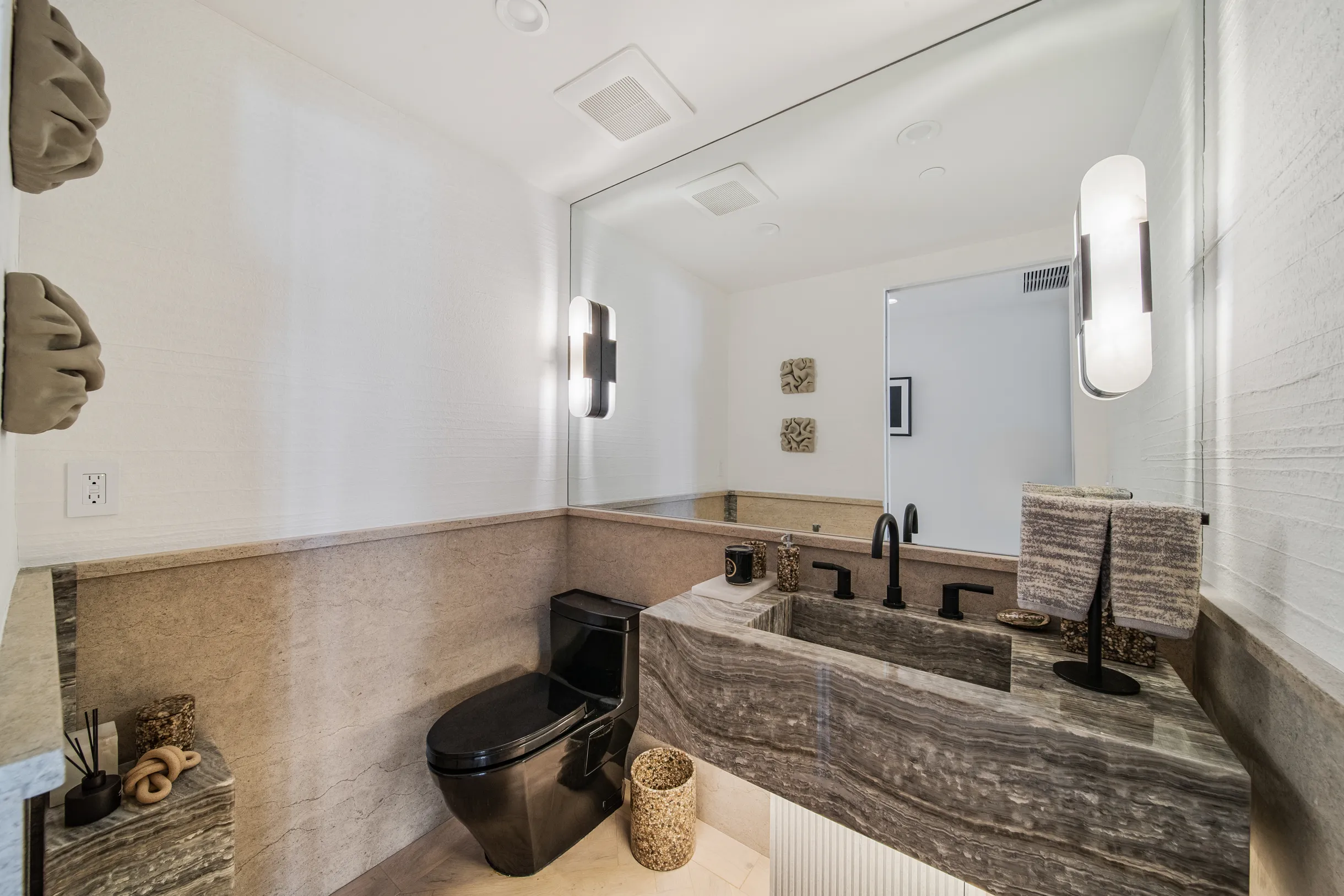 Wander Hollywood Penthouse #13