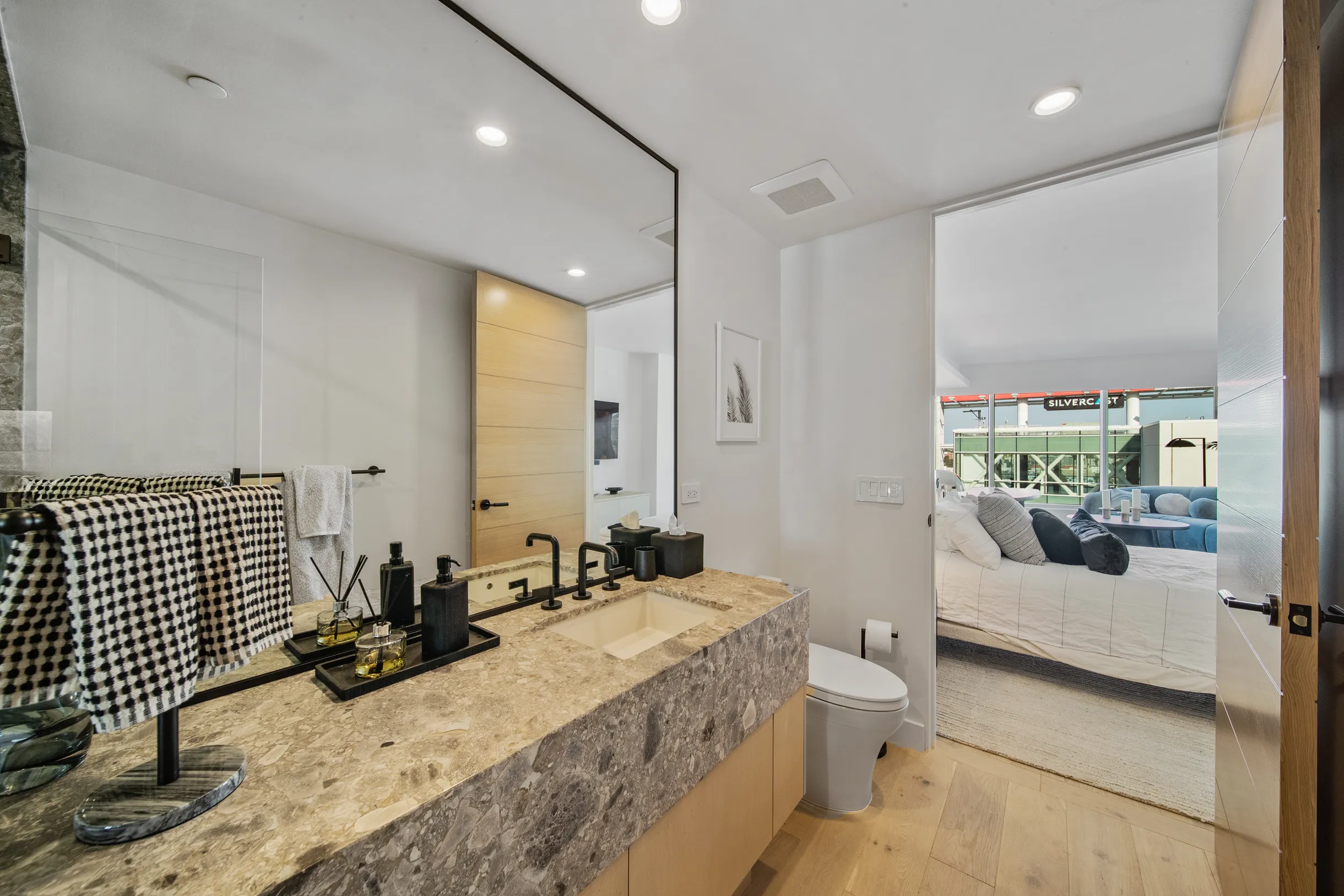 Wander Hollywood Penthouse #54