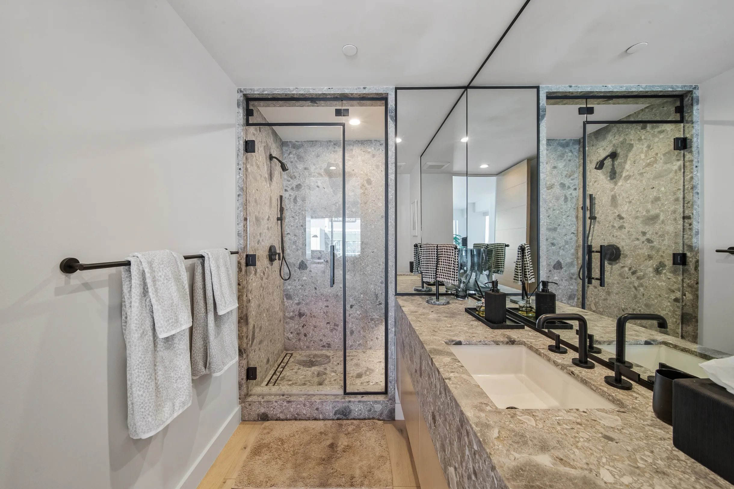 Wander Hollywood Penthouse #14