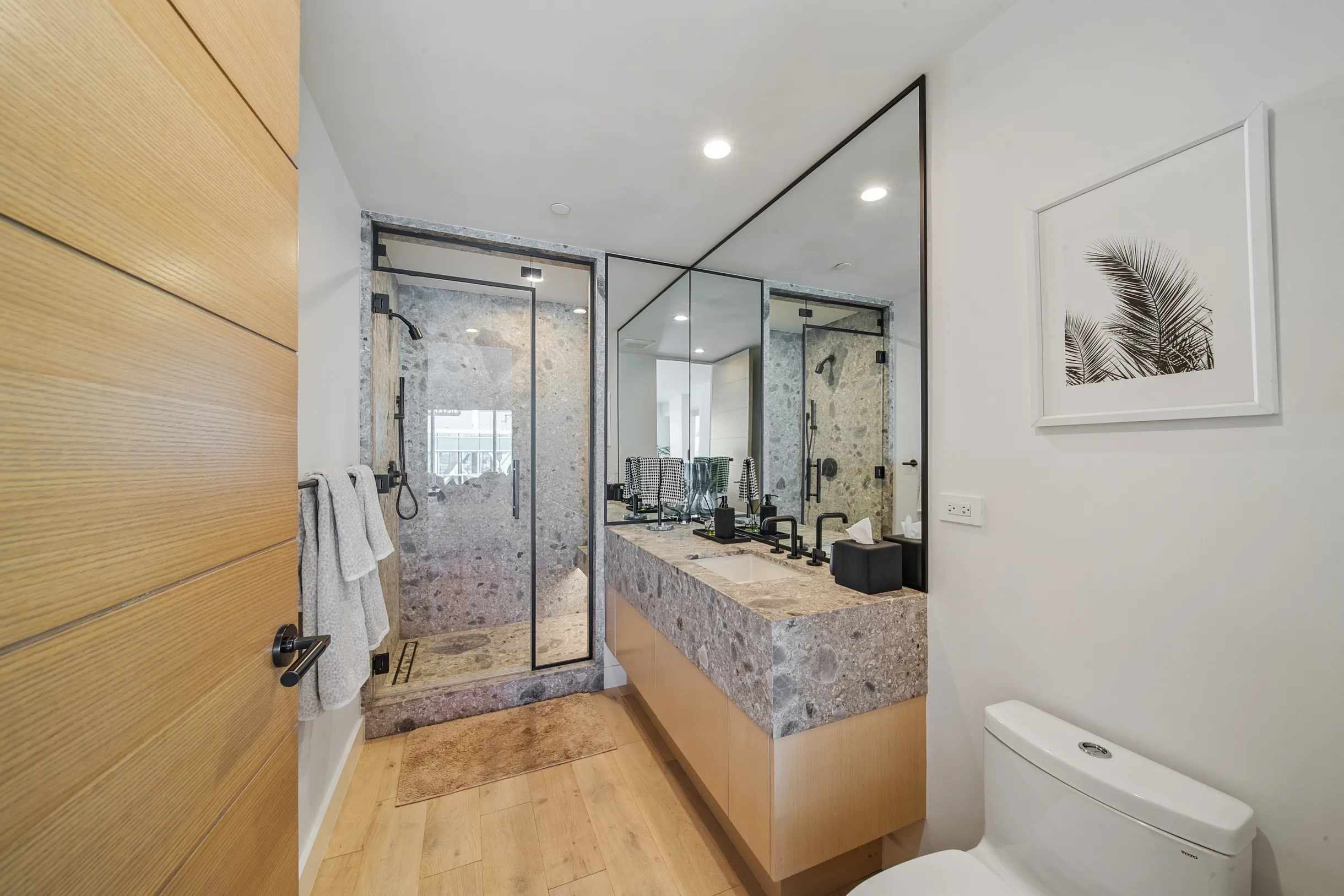 Wander Hollywood Penthouse #41