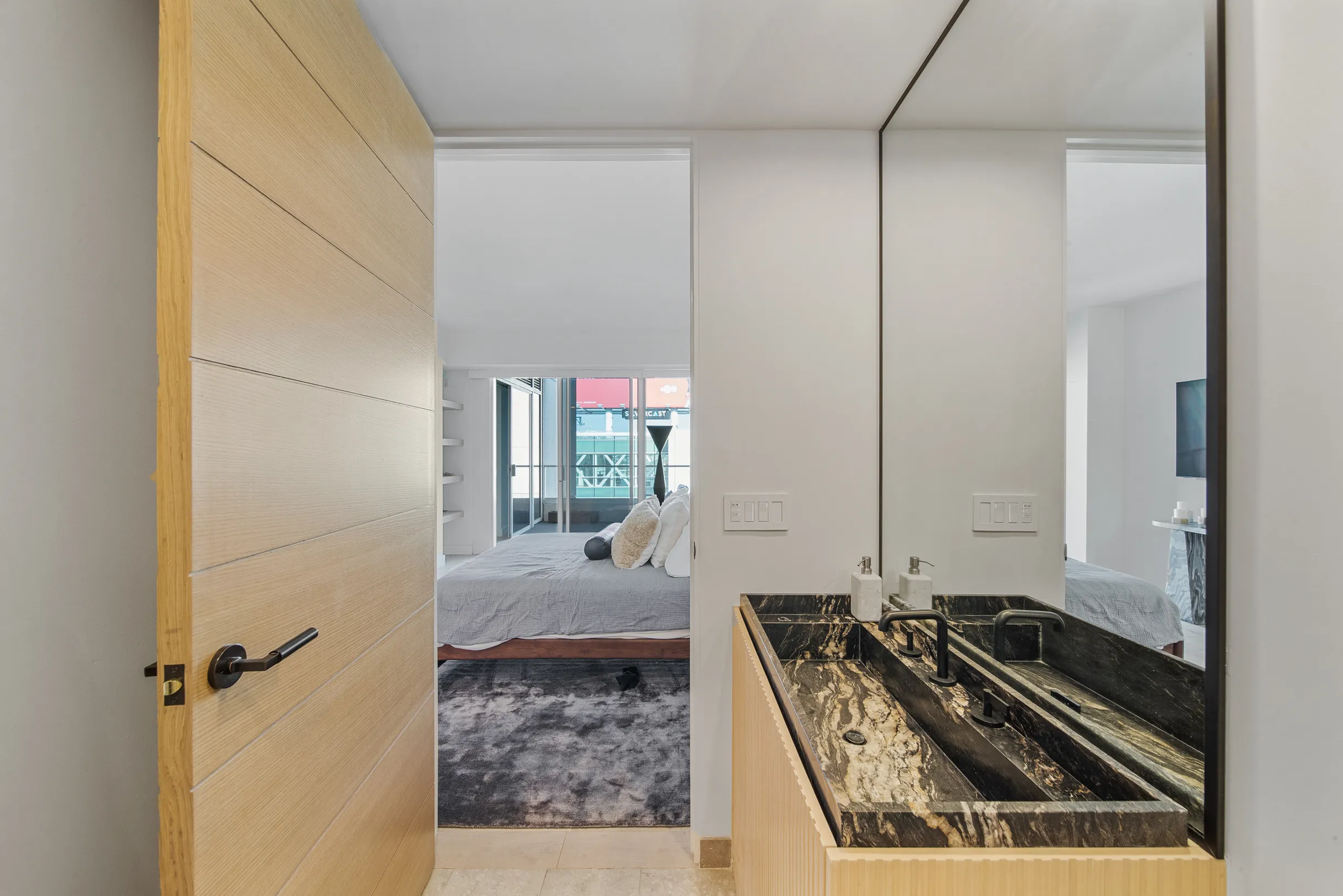 Wander Hollywood Penthouse #42