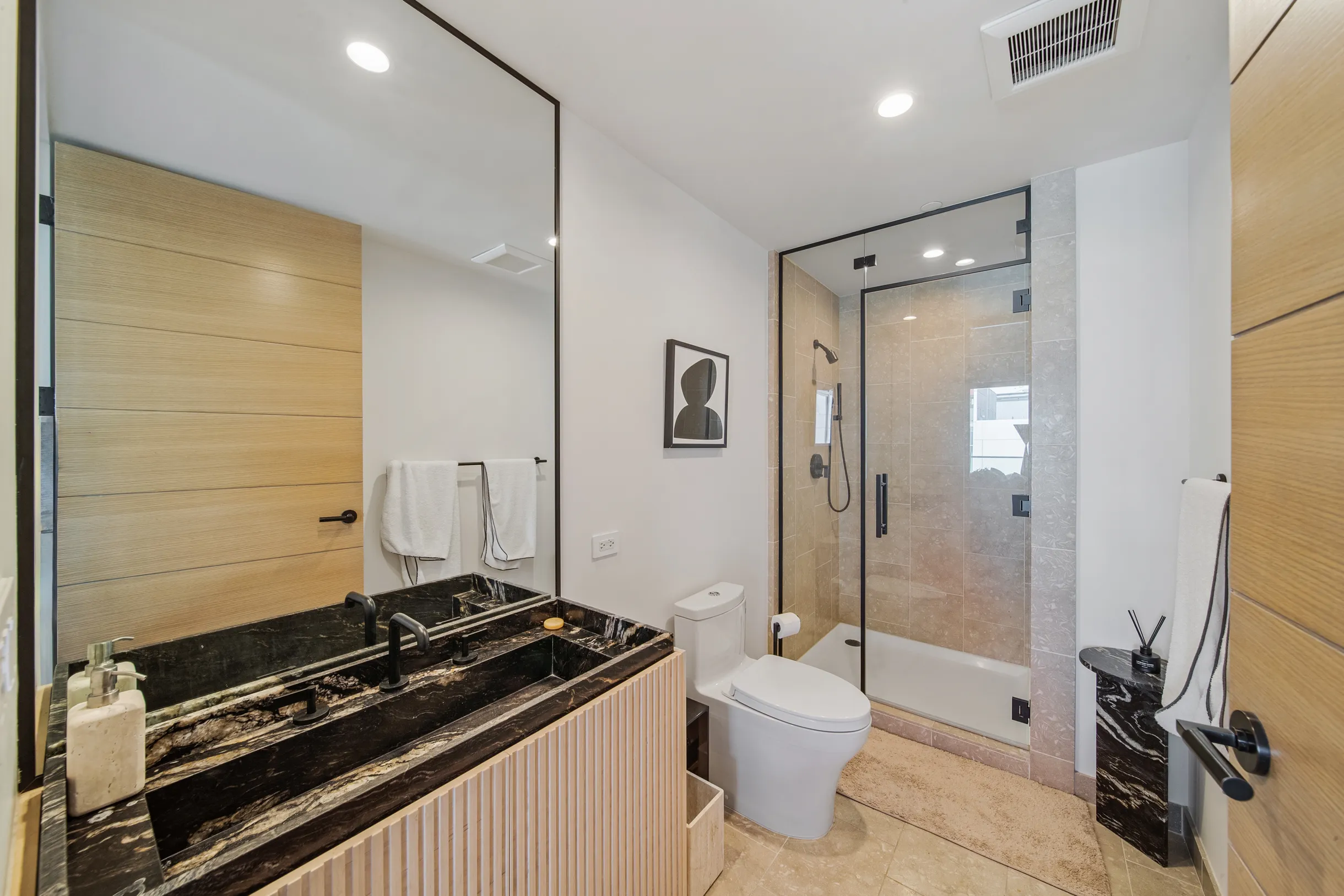 Wander Hollywood Penthouse #15