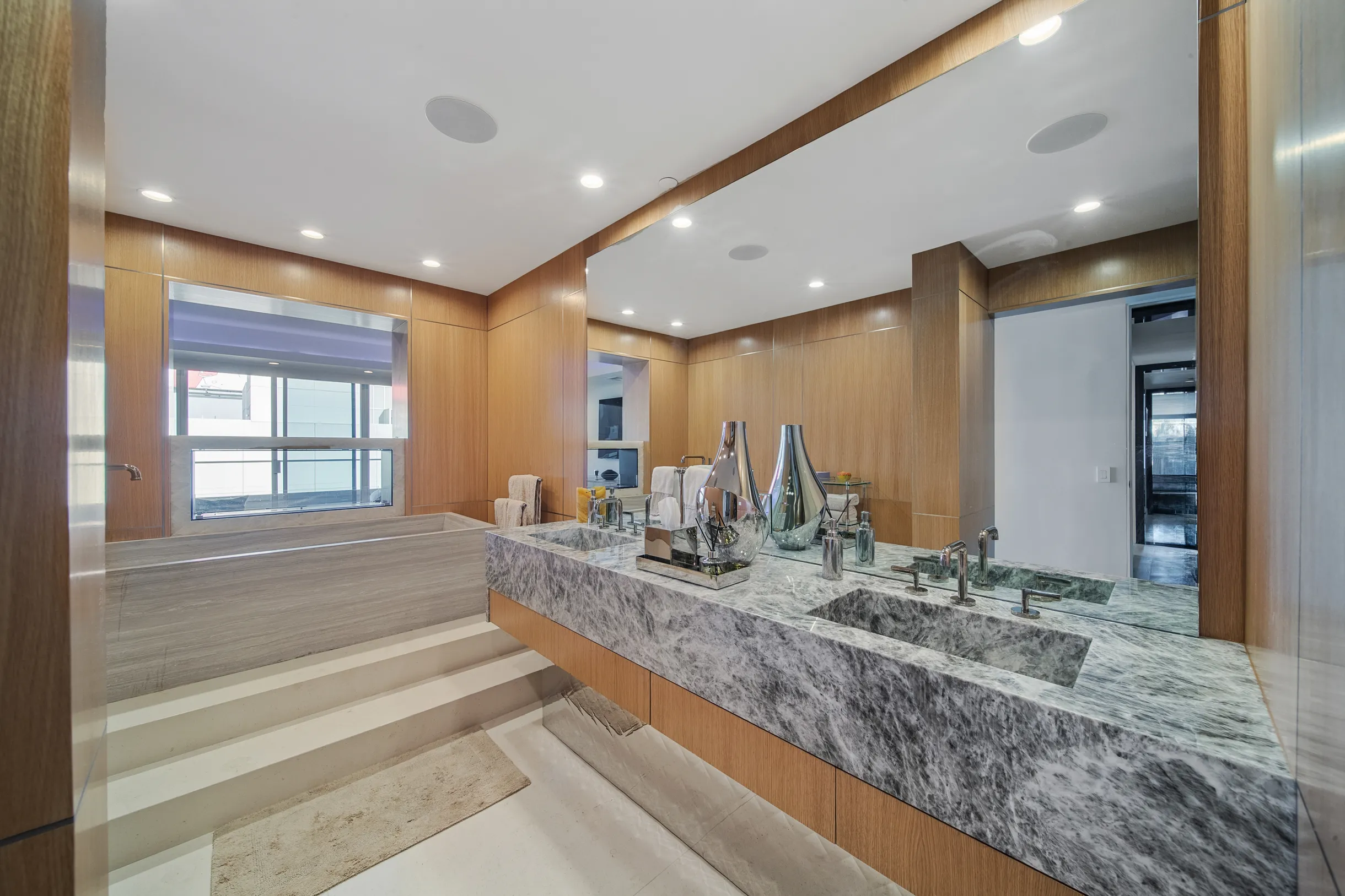 Wander Hollywood Penthouse #16