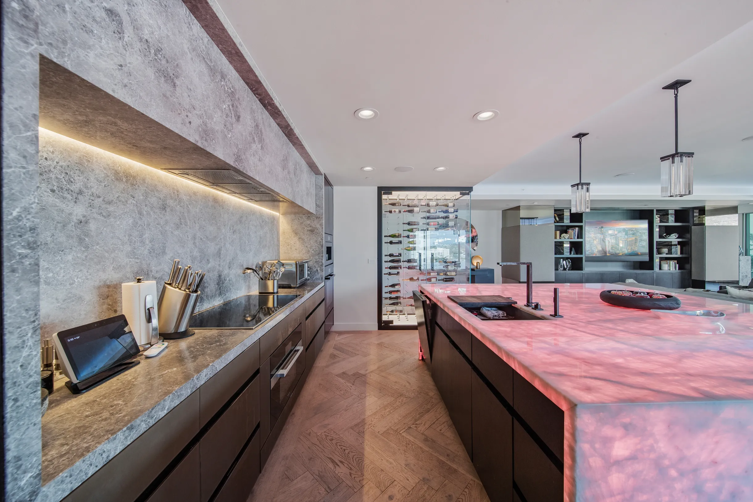 Wander Hollywood Penthouse #32