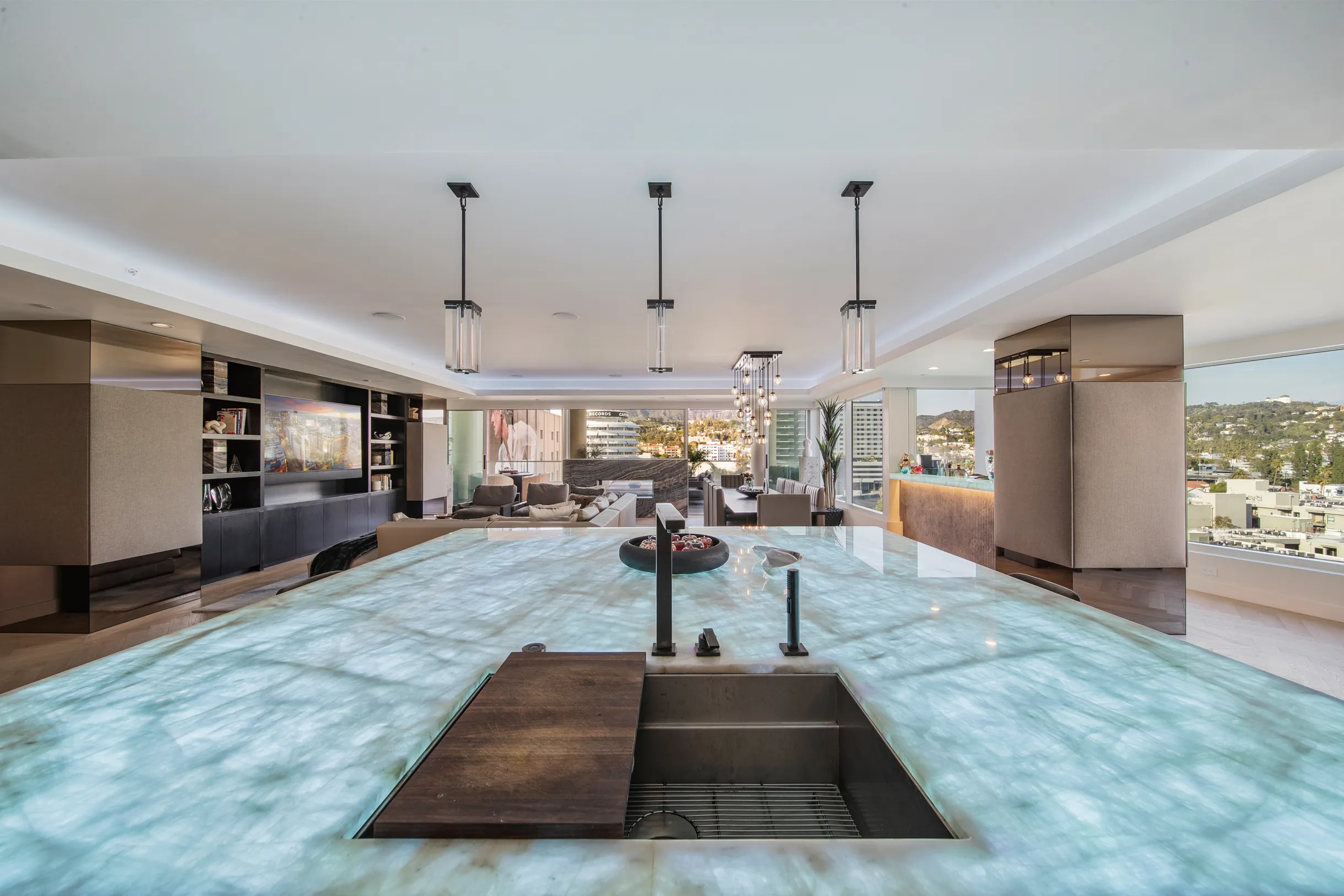 Wander Hollywood Penthouse #44