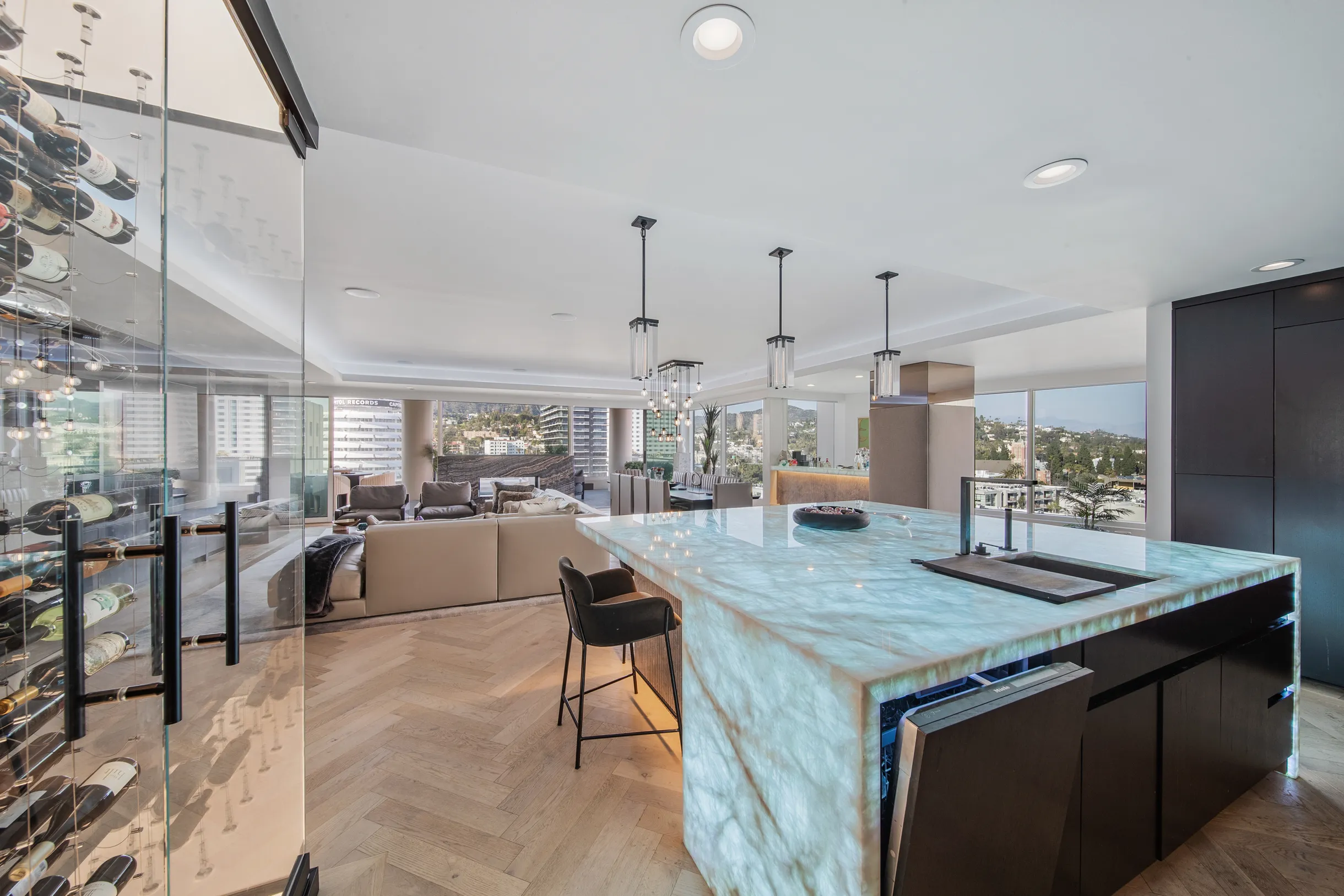 Wander Hollywood Penthouse #56