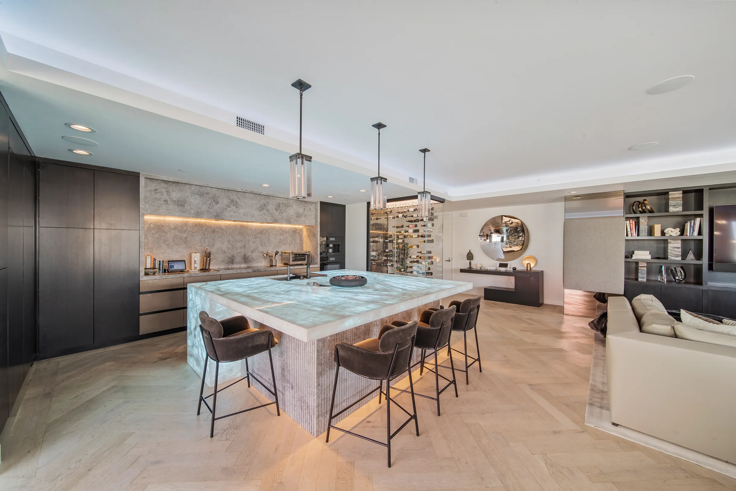 Wander Hollywood Penthouse #64