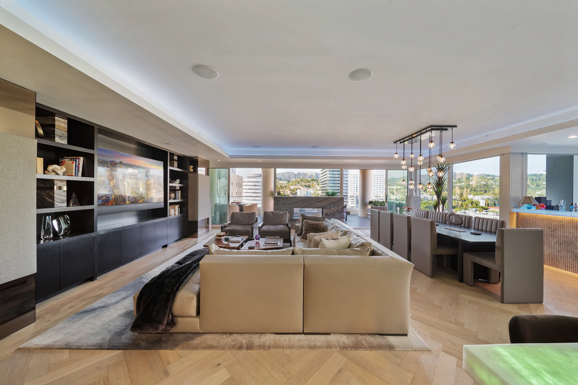 Wander Hollywood Penthouse #65