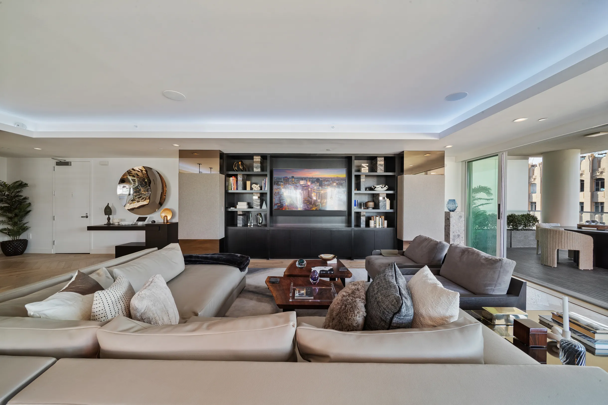 Wander Hollywood Penthouse #33