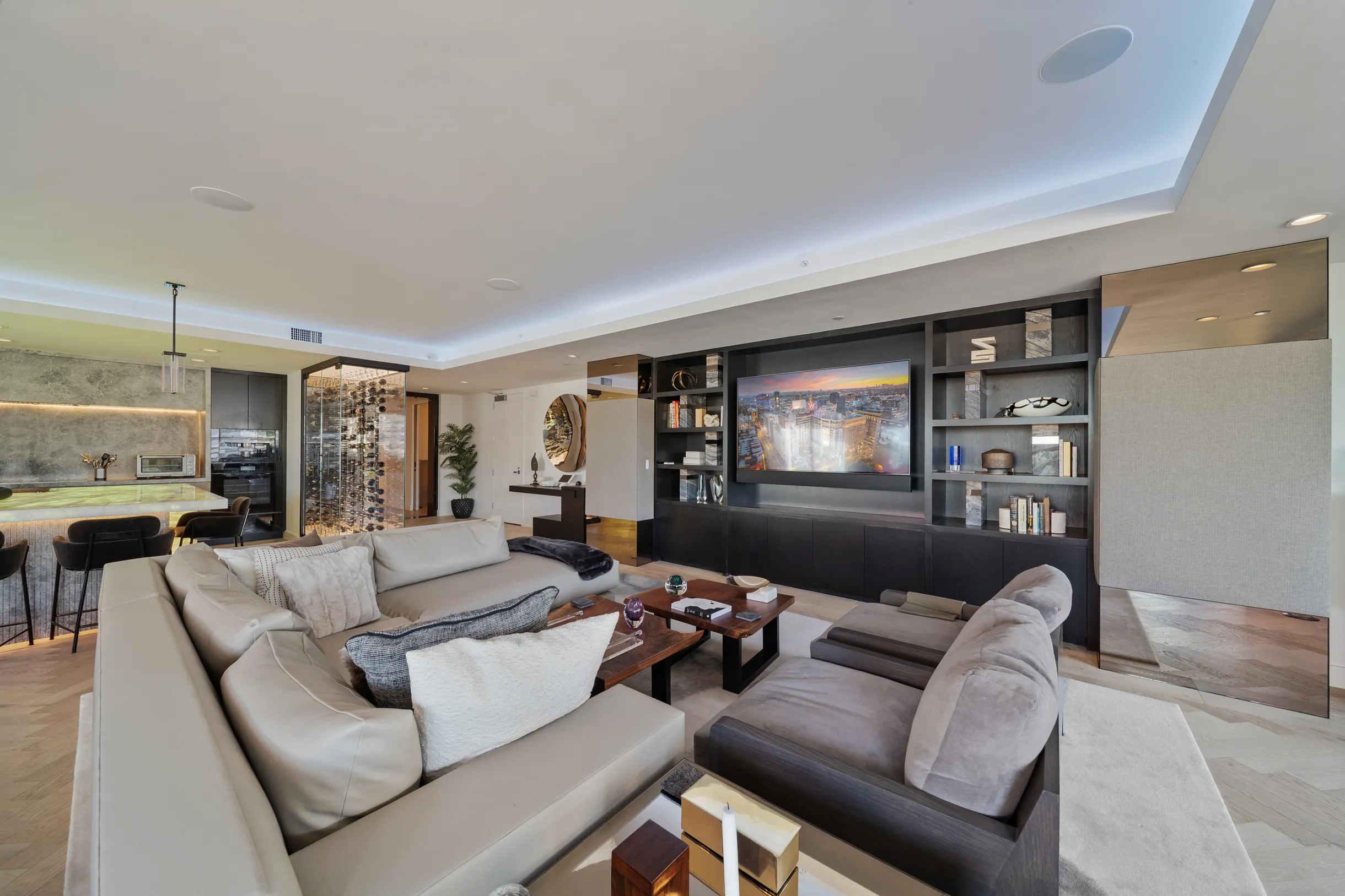 Wander Hollywood Penthouse #57