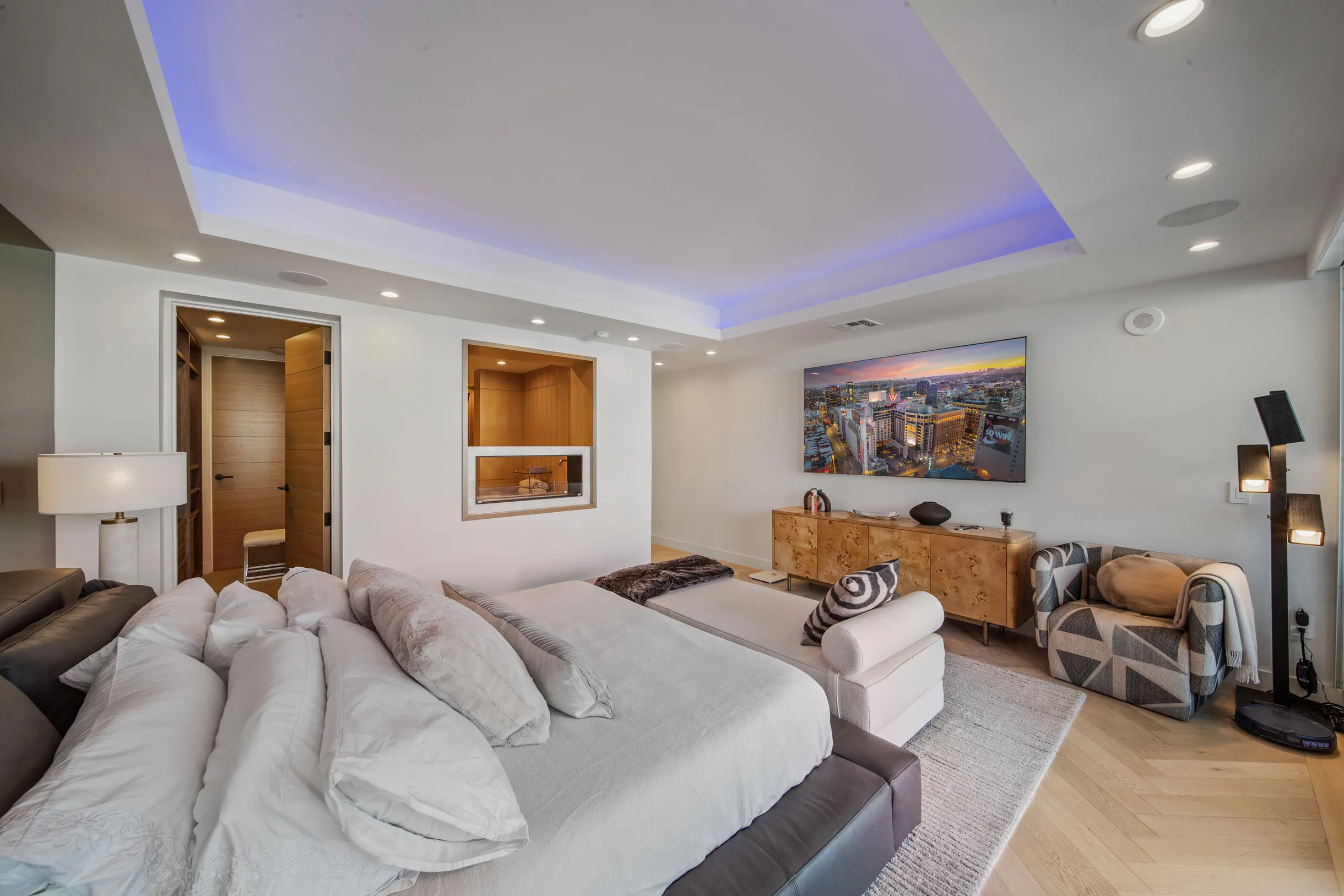 Wander Hollywood Penthouse #34