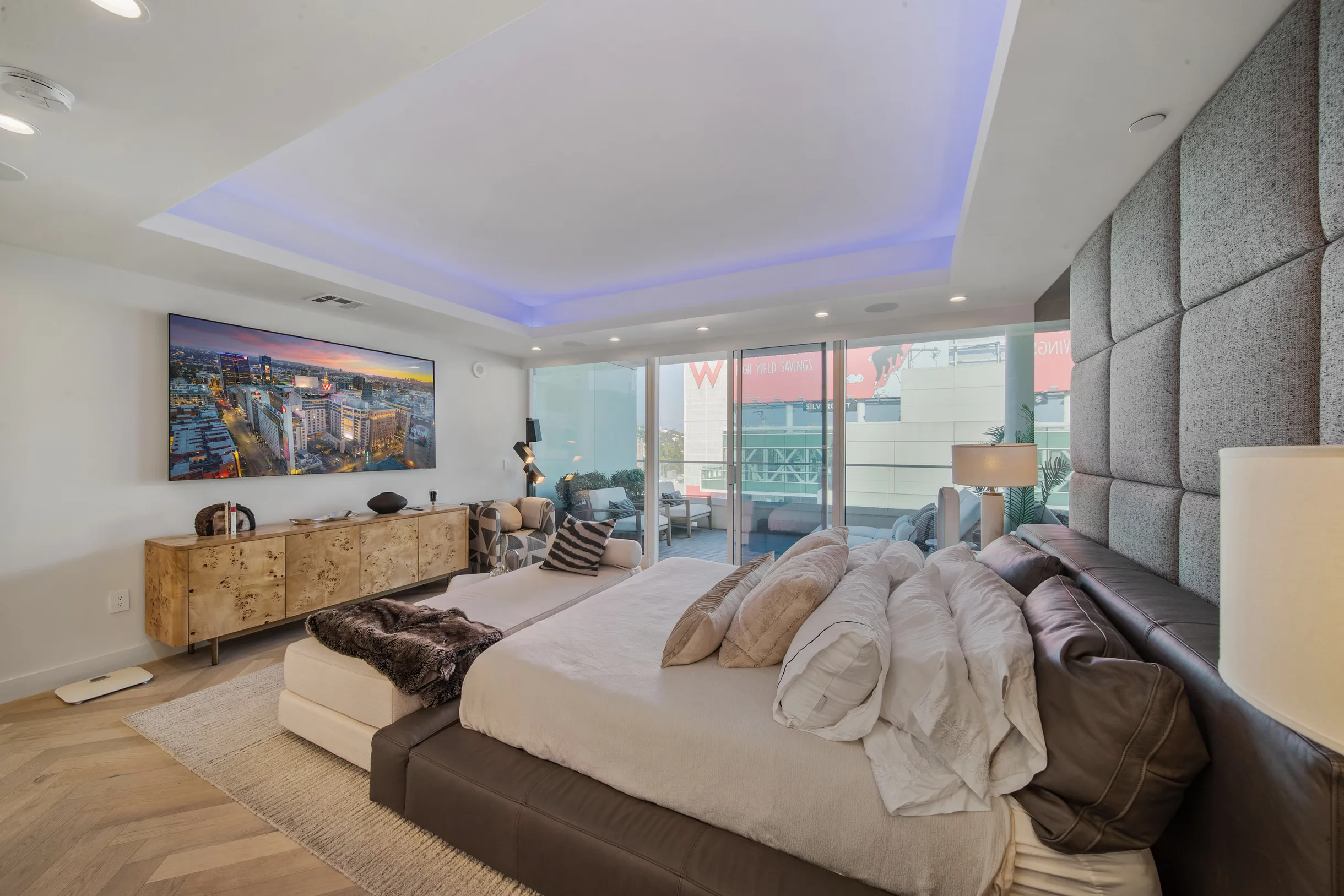 Wander Hollywood Penthouse #66