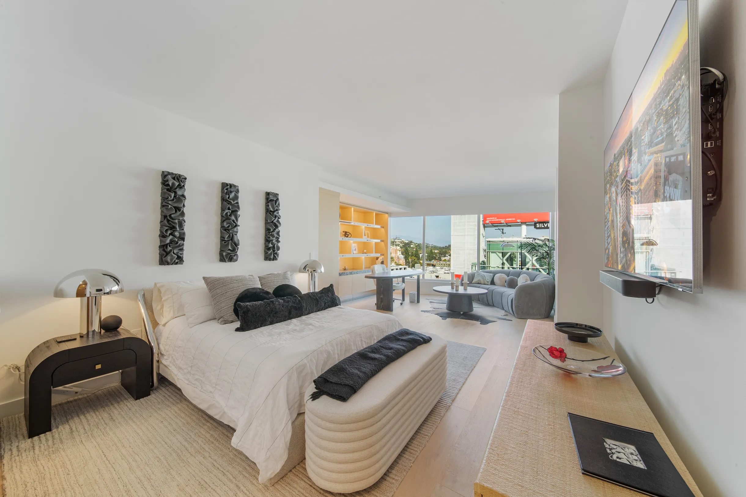 Wander Hollywood Penthouse #17