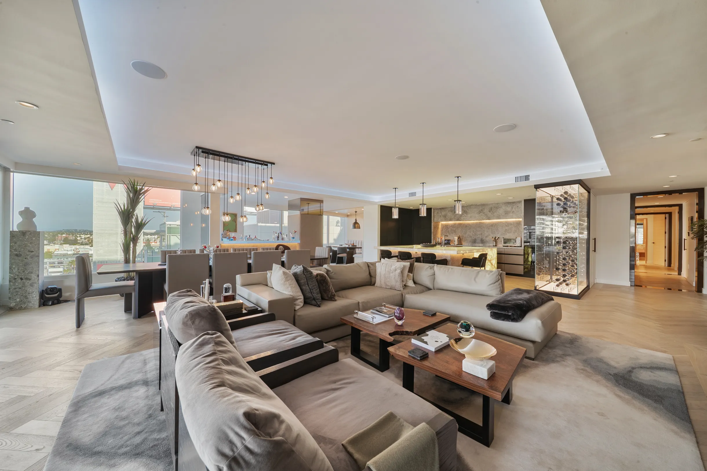 Wander Hollywood Penthouse #47