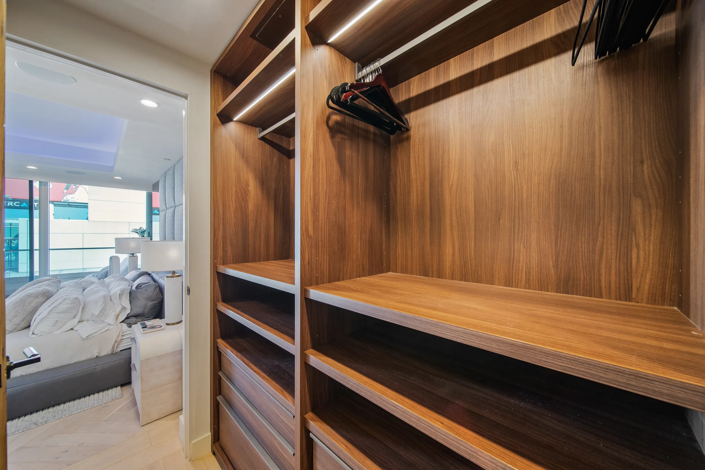 Wander Hollywood Penthouse #85