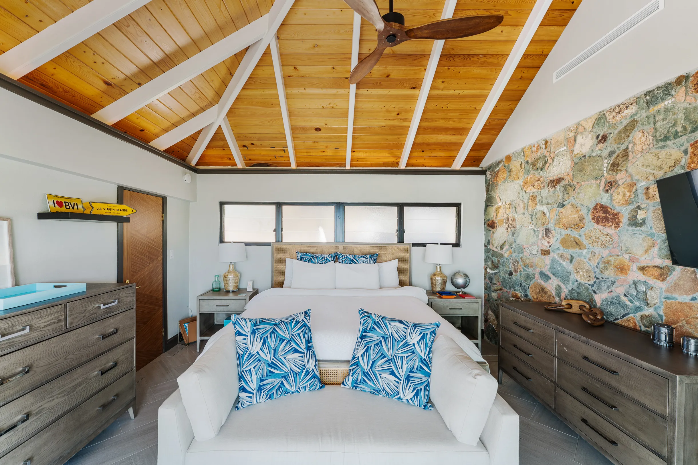 Wander St. John Oasis #32