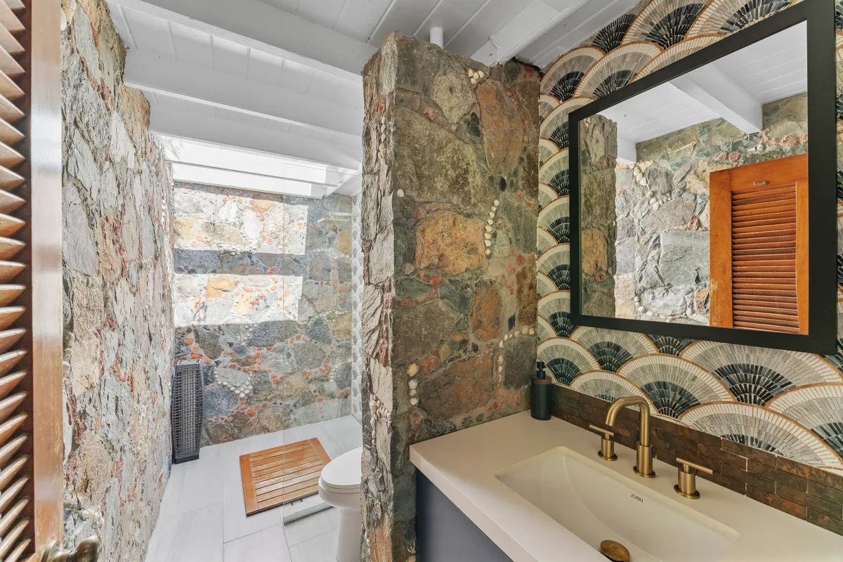 Wander St. John Oasis